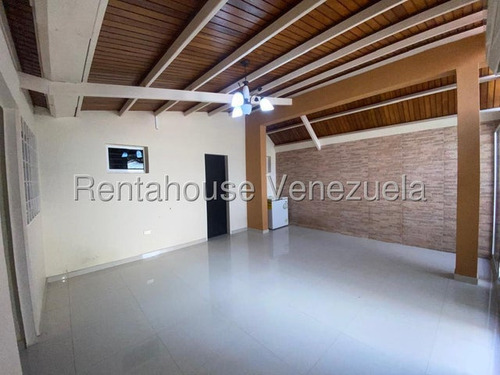 Maritza Lucena Vende Linda Casa Con Acabados De Primera, En Urbanismo Cerrado Y Vigilancia Privada, De Cabudare, Cocina Con Tope De Granito, Tanque Subterráneo, Vigilancia 24/7, Áreas Recreativas,