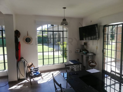 Imagen 10 de 24 de 407 Esquina 24. Casa En Venta Con Gran Parque Y Arbolado, Villa Elisa.-