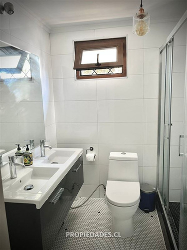 Casa En Venta De 5 Dorm. En Ñuñoa
