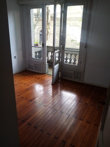 Imagen 9 de 18 de 3 Dormitorios Amplios 2 Balcones Patio Lavadero Y Azotea Exclusiva Apto Frente Soriano Y Paragua Gc3500 Muy Buena Opcion Al Pasos De Rambla Y Del Centro Anda O Cgn Sino Seguros 85 Mts