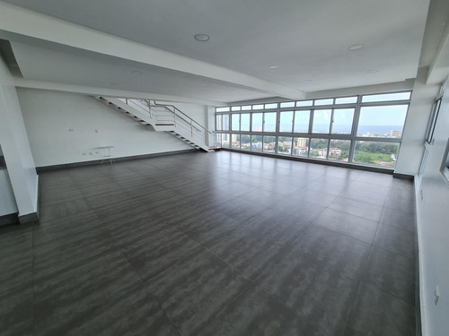 Se Renta Hermoso Penthouse Nuevo En Bella Vista