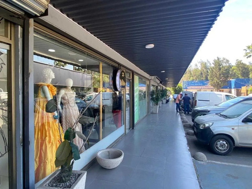 Local Comercial Av Chicureo - Strip Center