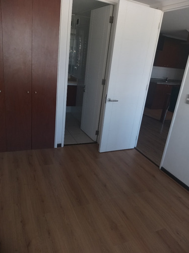 A Pasos Del Metro Irarrazaval 2 Dorm. 2 Baños.