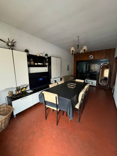 Chalet De 3 Ambientes Sobre Av. Arieta Con Garage, Fondo Con Lavadero Y Parrilla. Sobre Lote De 10 X 22. Villa Luzuriaga