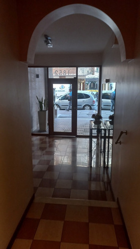 Departamento De 2 Ambientes En Pleno Centro Comercial De Flores - Nuevo Wp De Contacto 1137868438!