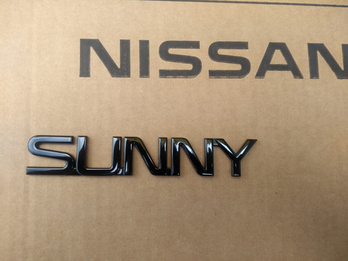 Emblema Nissan Sunny Negro Para Tsuru 3