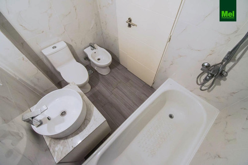 Imagen 14 de 18 de Excelente 2 Amb Al Contrafrente En Venta Con Renta.