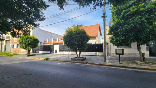 Venta Casa Ramos Mejia Doble Lote Pileta