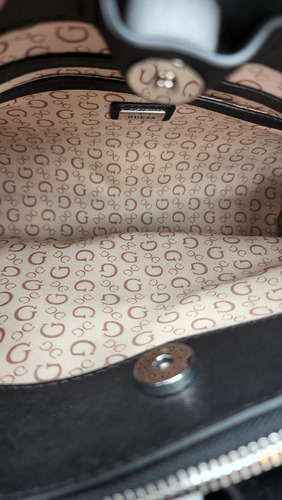 Bolsa Guess Hh819107 Nueva 100 % Original Con Etiqueta Gris Oscuro Estampado Níquel Negro