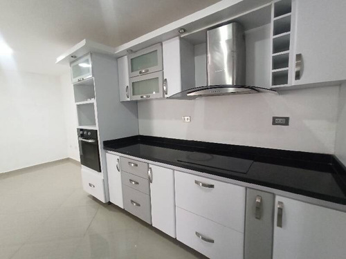 Imagen 7 de 16 de Se Vende Town House Con Aires Y Cocina Equipada En Villas De Alcala 14137 Andres Peña