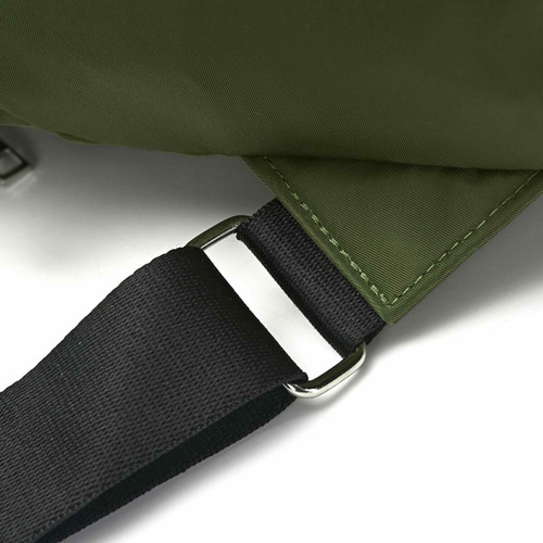 Mochila Urbana Mediana Verde Militar. Con Cierres Y Bolsillo