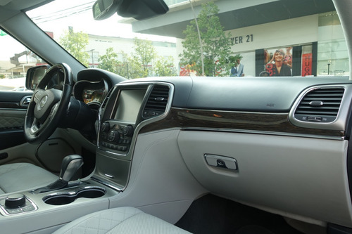Imagen 8 de 13 de Jeep Grand Cherokee Summit 2017