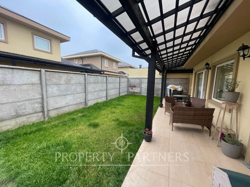 Excelente Casa En Venta, En Condominio Sector Pon...