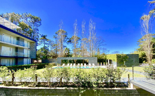 Venta: 2 Dormitorios Edificio P18 Playa Mansa Punta Del Este