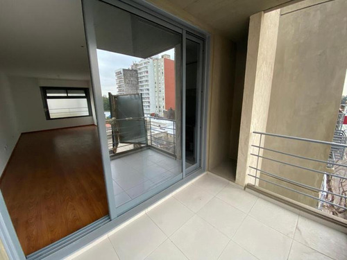 Venta- A Estrenar- Monoambiente Divisible De 43 M2- Piscina- Laundry -macrocentro-medicina