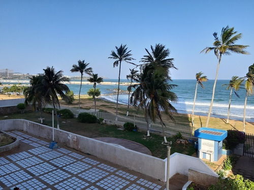 Imagen 12 de 13 de En Costa Azul Se Presenta Una Potencial Oportunidad De Un Apartamento Con Vista Y Salida Directa Al Mar.