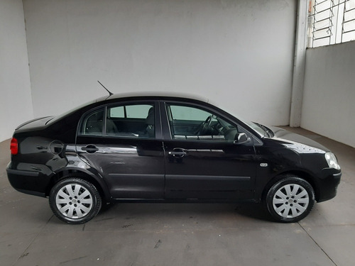 Volkswagen Polo Sedan 2009 1.6 Vht Total Flex 4p