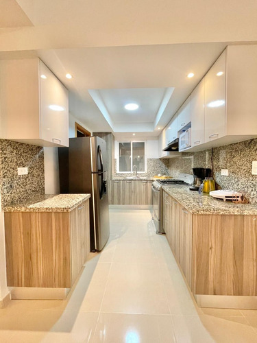 A226 Evaristo Morales - Apartamento Amueblado En Alquiler En Evaristo Morales | 2 Habitaciones | 2.5 Baños | Area Social