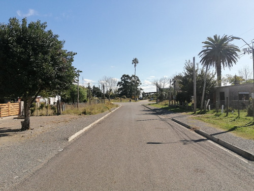 Casa Esquinera De Tres Dormitorios Y Amplio Patio En La Ciudad De Rocha.