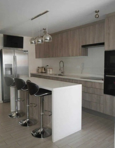 Casa En Venta De 3 Dorm. En Peñalolén