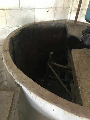 Tanques Con Motoreductor Electrico Y Eje Mezclador Sobrebase (Usado)