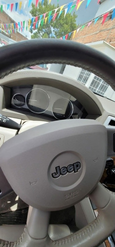Imagen 8 de 10 de Jeep Grand Cherokee 2010 3.7 Laredo V6 Power Tech 4x2 Mt
