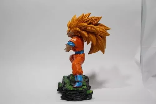 Boneco de Resina Goku Super Sayajin Desenho Dragon Ball em