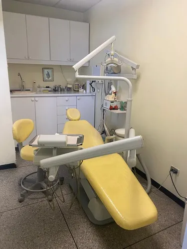 Consultorio Odontológico En Venta. Policlínica Las Industrias. Flor Amarillo.ar Solo Clientes