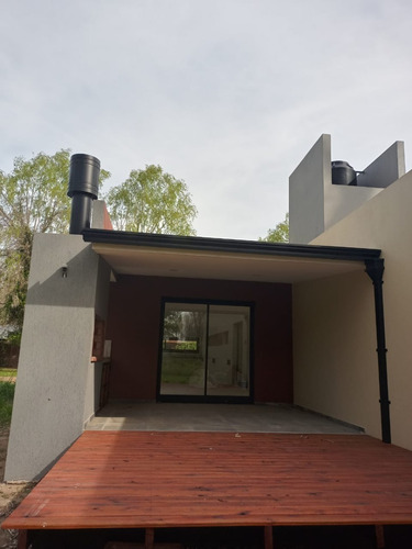 Venta Casa En Costa Del Este A Estrenar, Con Excelentes Detalles De Construcción, Calle Las Gardenias Nro. 1287, La Costa