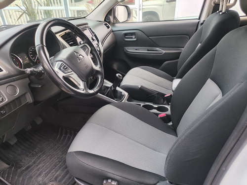 Mitsubishi L200 2.4 Cabina Doble 4x2 Mt