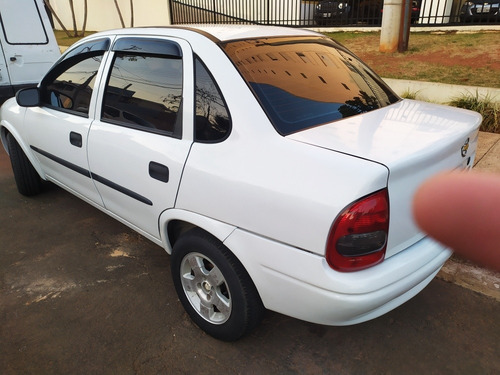 Imagem 6 de 13 de Chevrolet Classic Life