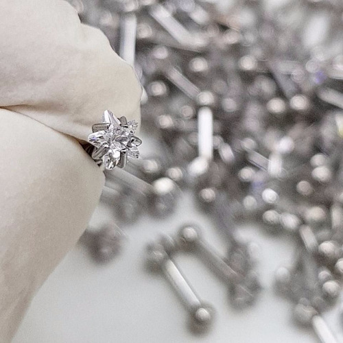 Imagen 2 de 2 de Piercing Estrella Strass Helix Piercing Argentina ®
