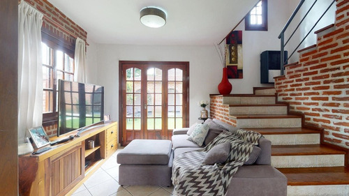 Casa Venta Gonnet 3 Dormitorios Y Escritorio