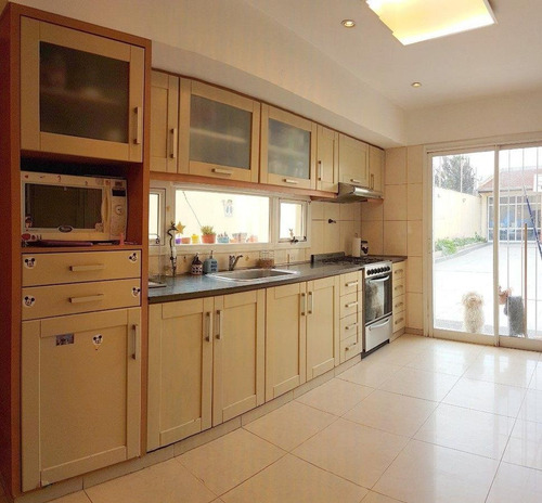 Imagen 8 de 30 de Espectacular Chalet De 6 Ambientes Con Piscina Climatizada Y Quincho,