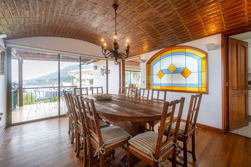 Casa En Un Sitio Único A Pasos De La Playa De Zapallar