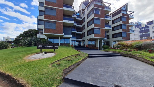 Edificio Panorama 6,  Frente A Playa Brava, Living-comedor Y Dormitorio Principal, Con Vista Al Mar