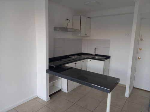 En Arriendo Comodo Depto 2 D 1 B En Euzaguirre 766