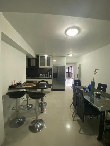 Venta De Apartamento En Las Palmas, 83m2.