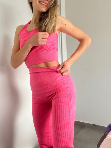 Conjunto Deportivo Top Calza Larga Frunce Levanta Cola