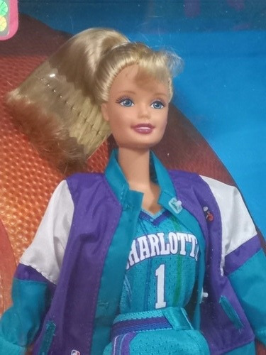 Imagem 1 de 5 de Barbie Articulada Basquete Charlotte Hornets Nba 1998 Antiga