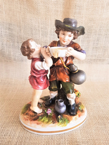 Antigua Porcelana Capodimonte Con Pareja De Niños A Remate