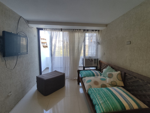 Apartamento Frente Al Mar En Playa Moreno Y Con Acceso Privado A La Playa