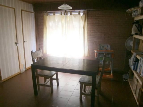 Casa De 4 Amb., En 2 Plantas Y A Dos Cuadras De Av. Mitre