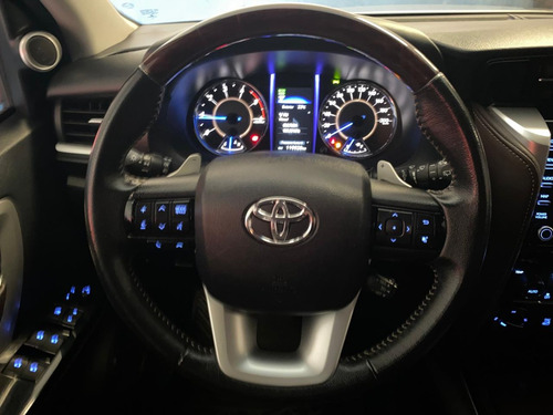 Toyota Hilux SW4 2.8 D-4D TB SRX 7L 4X4