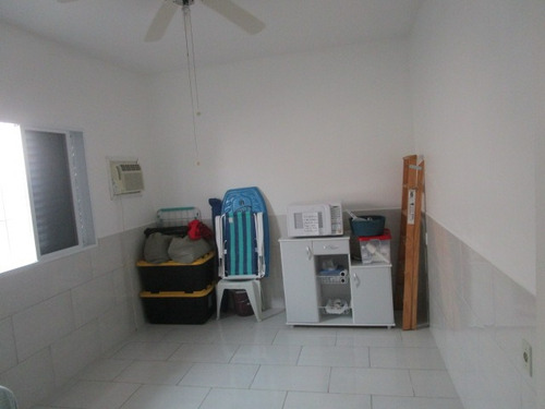 Excelente Casa, Isolada, Com Edícula, Espaço Para Piscina. Há 300 Metros Da Praia!