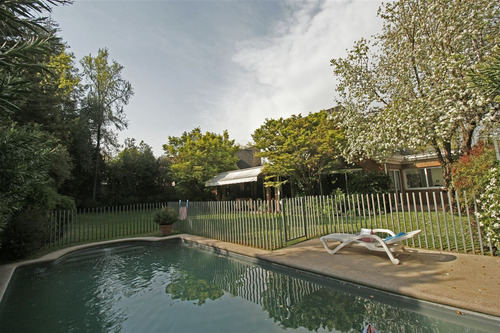 Casa En Venta De 7 Dorm. En Lo Barnechea