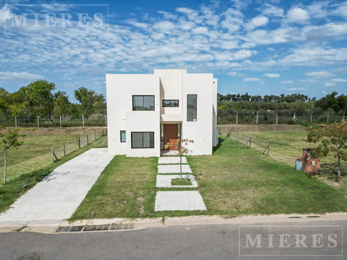 Casa En Venta En Puertos Barrio Acacias