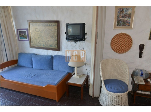 Apartamento En Mansa, 1 Dormitorios - Ref: 6812
