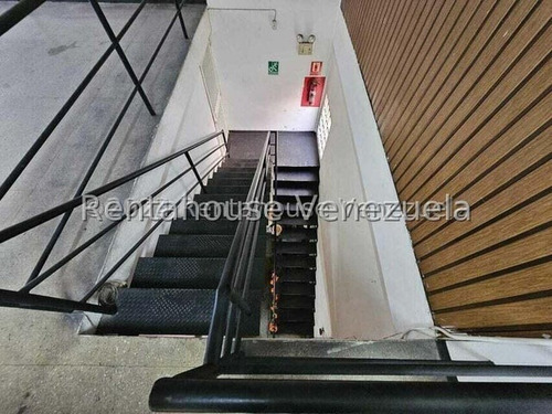 Centro Comercial En Venta En Bello Monte, Conformado Por Varios Locales Comerciales, Más De 20 Puestos De Estacionamiento, Muy Céntrico, Ideal Para Desarrollar Cualquier Actividad . Yr 25-7061