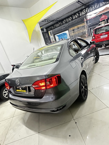 Volkswagen Jetta 2.0 COMFORTLINE FLEX 4P TIPTRONIC
